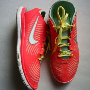 SIZE 10. Nike free BALANZA training Running Shoes .
